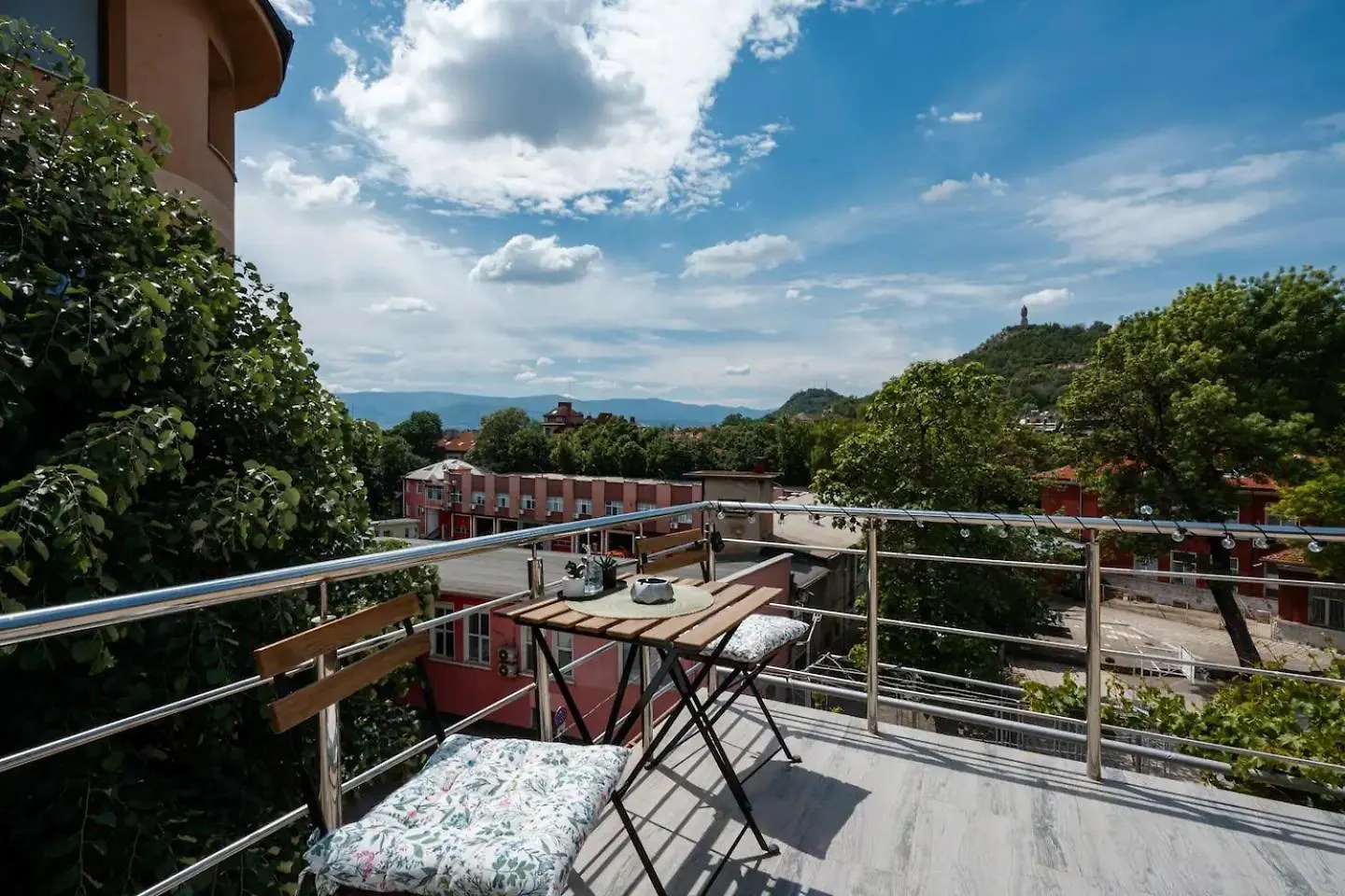 プロヴディフArtistic Loft With Amazing View, Mrenicovアパートメント ブルガリア